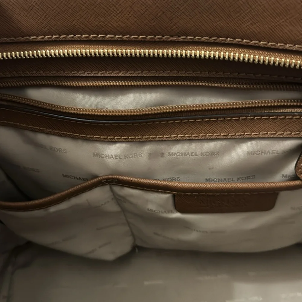 Michael Kora large tote with removable crossbody - Picture 8 of 9